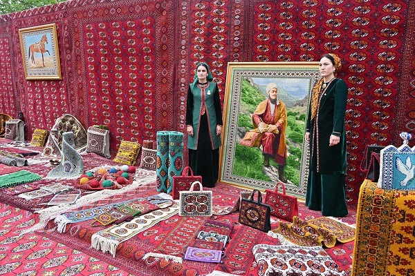 turkmen-carpet-day-1 turkmen-carpet-day-1