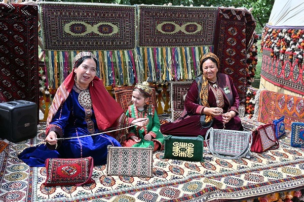 turkmen-carpet-day-4 turkmen-carpet-day-4